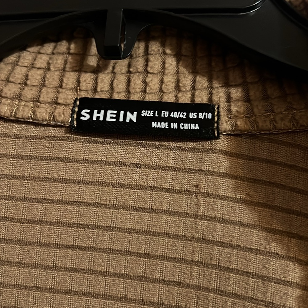SHEIN button up - Picture 4 of 4